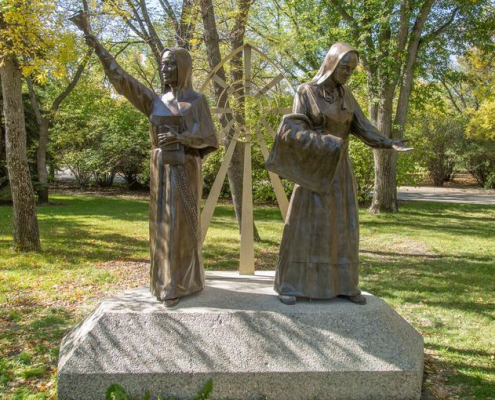 Sisters Statue-cropped